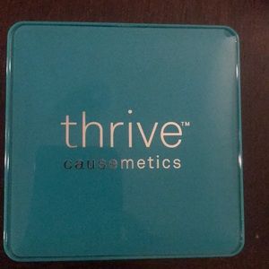 THRIVE CAUSEMETICS BRAND NEW eyeshadow palette